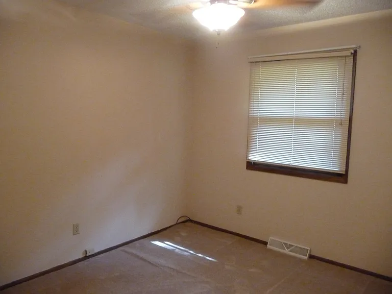 1047 Tyler St S — Photo 4