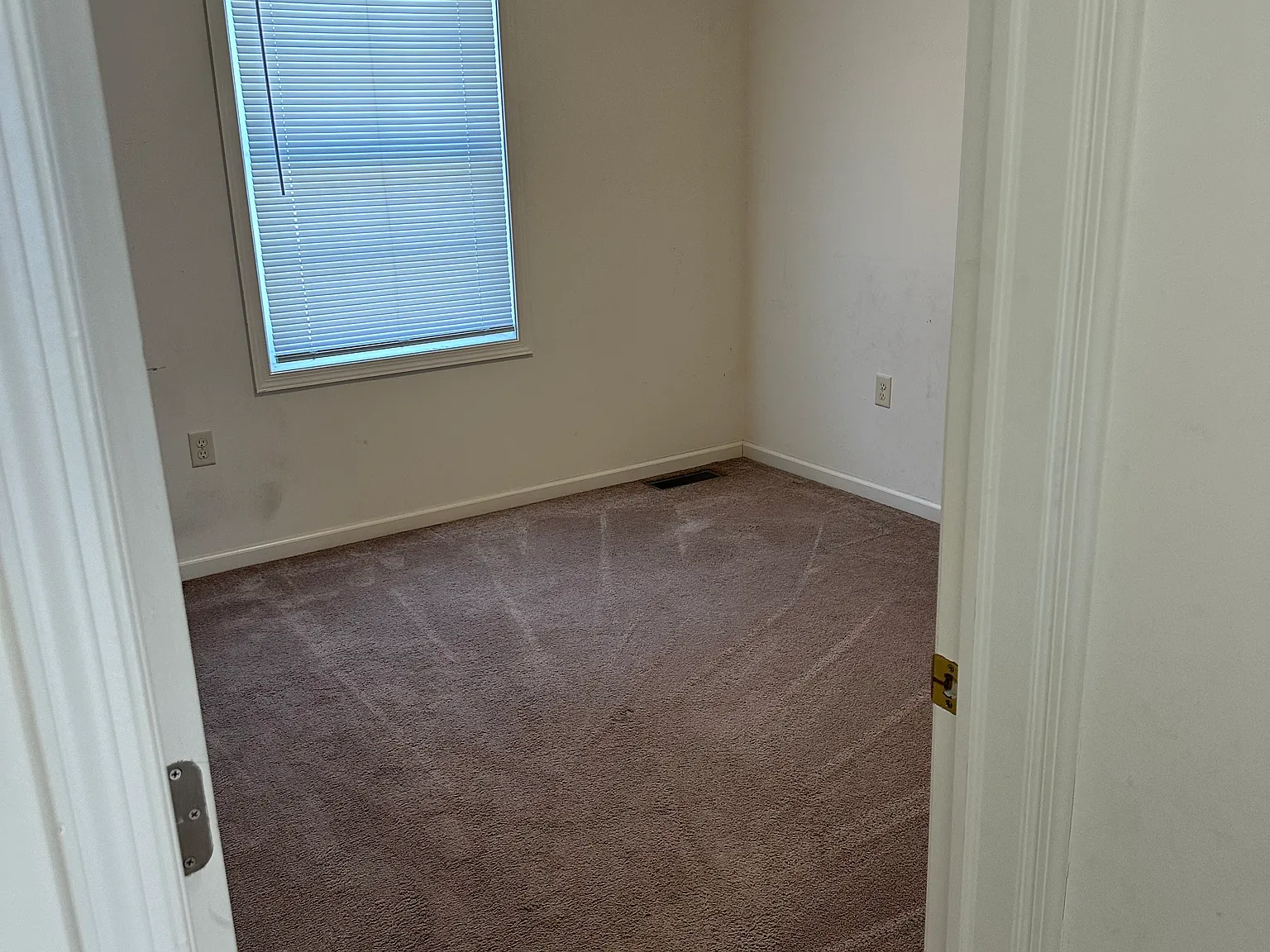 4 bed, 1600 sqft, $2,500 — Photo 3