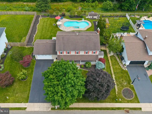 93 Peter Rafferty Dr, Hamilton, NJ 08690