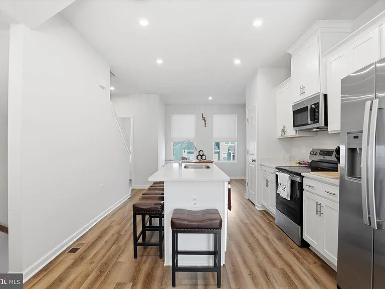 186 Coolidge Ave — Photo 9