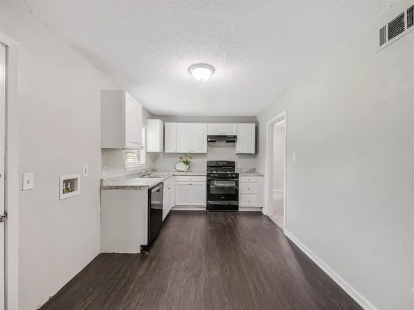3211 Gus Thomasson Rd, Dallas, TX 75228