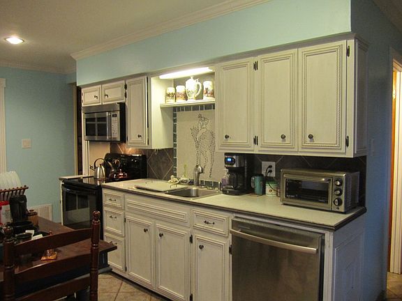 Roomy country kitchen