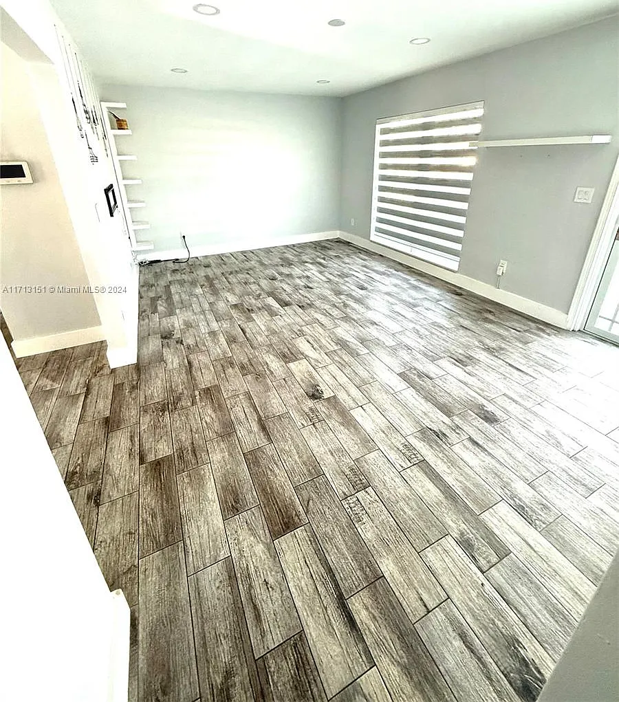 3 bed, 2.0 bath, 1200 sqft, $3,200 — Photo 4
