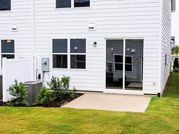 4th image of 31 Silver Pine Dr