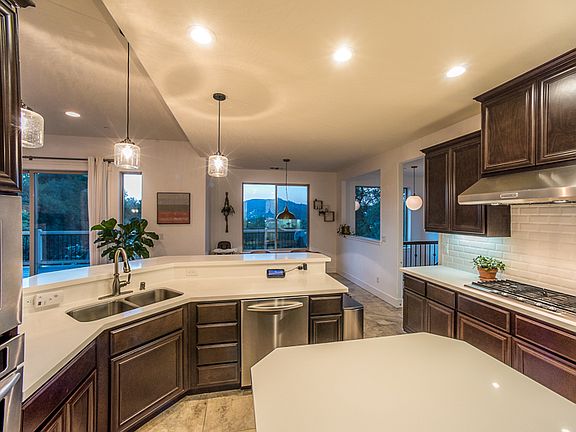 3rd image of 575 Encina Dr
