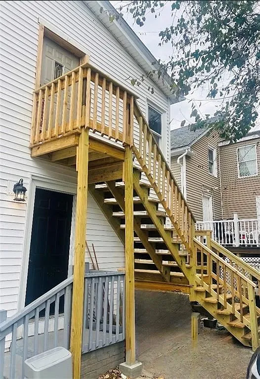 Building Photo - 17 What Cheer Ave #2