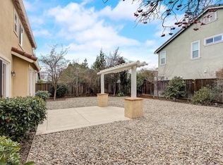 1000 Revelle Dr, Dixon, CA 95620