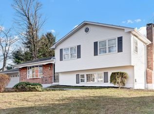65 Chapel Hill Rd, North Haven, CT 06473