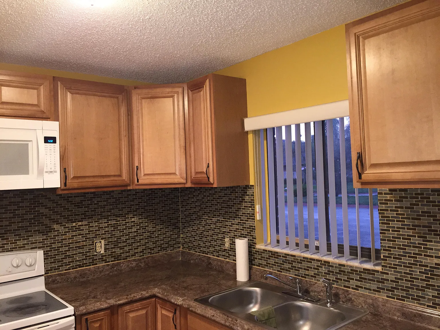 2 bed, 1.5 bath, 1272 sqft, $2,300 — Photo 3