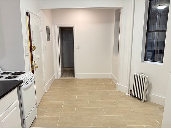 5th image of 693 10th Ave #2RS