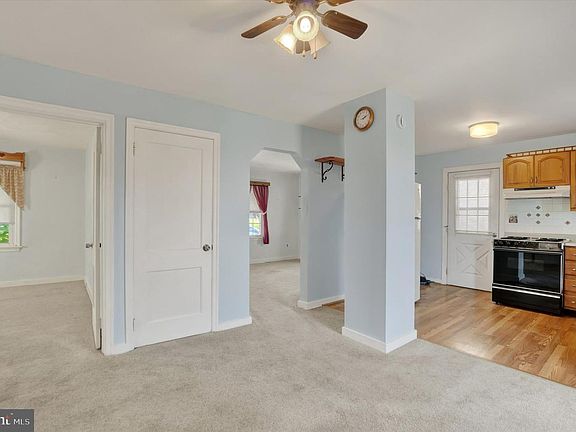 5th image of 1335 E Prospect St