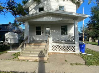 317 10th St NW, Cedar Rapids, IA 52405