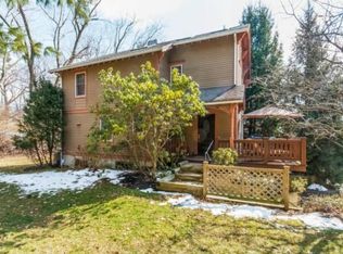 19 Blue Mountain Rdg, Norwalk, CT 06851