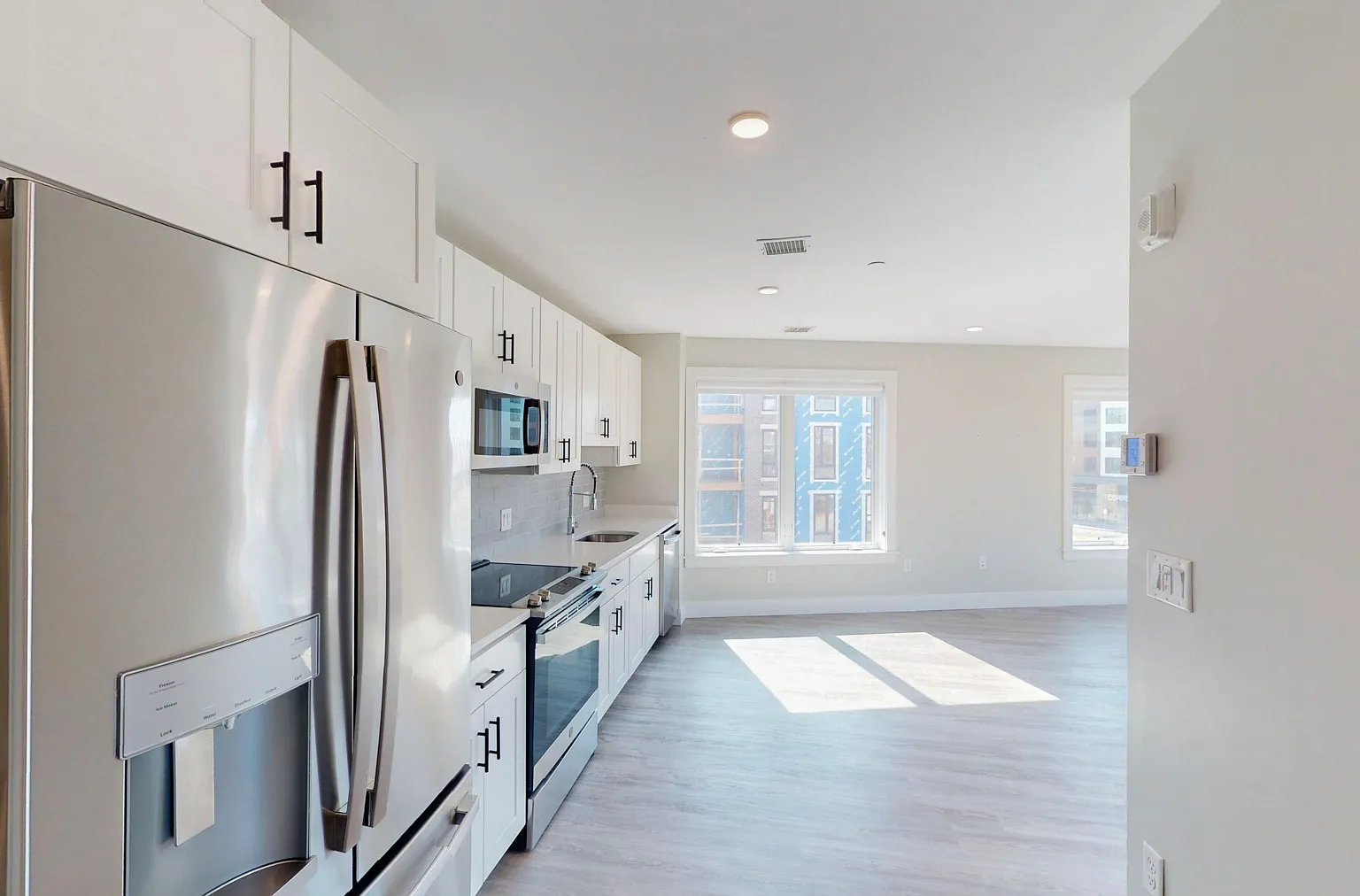 2 bed, 885 sqft, $3,650 — Photo 2