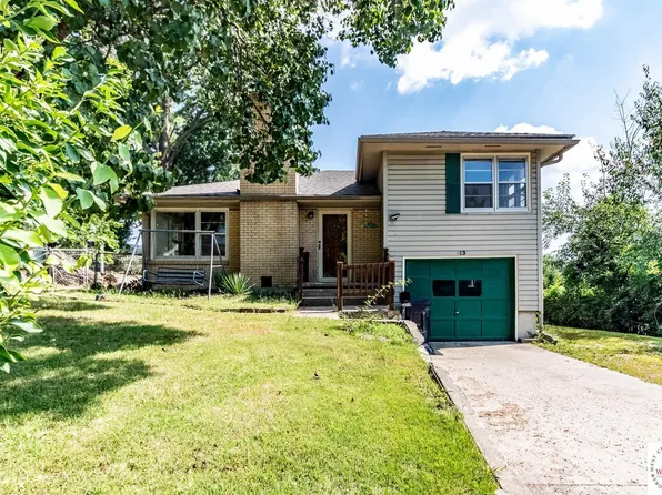 613 Hillcrest Dr, Knob Noster, MO 65336