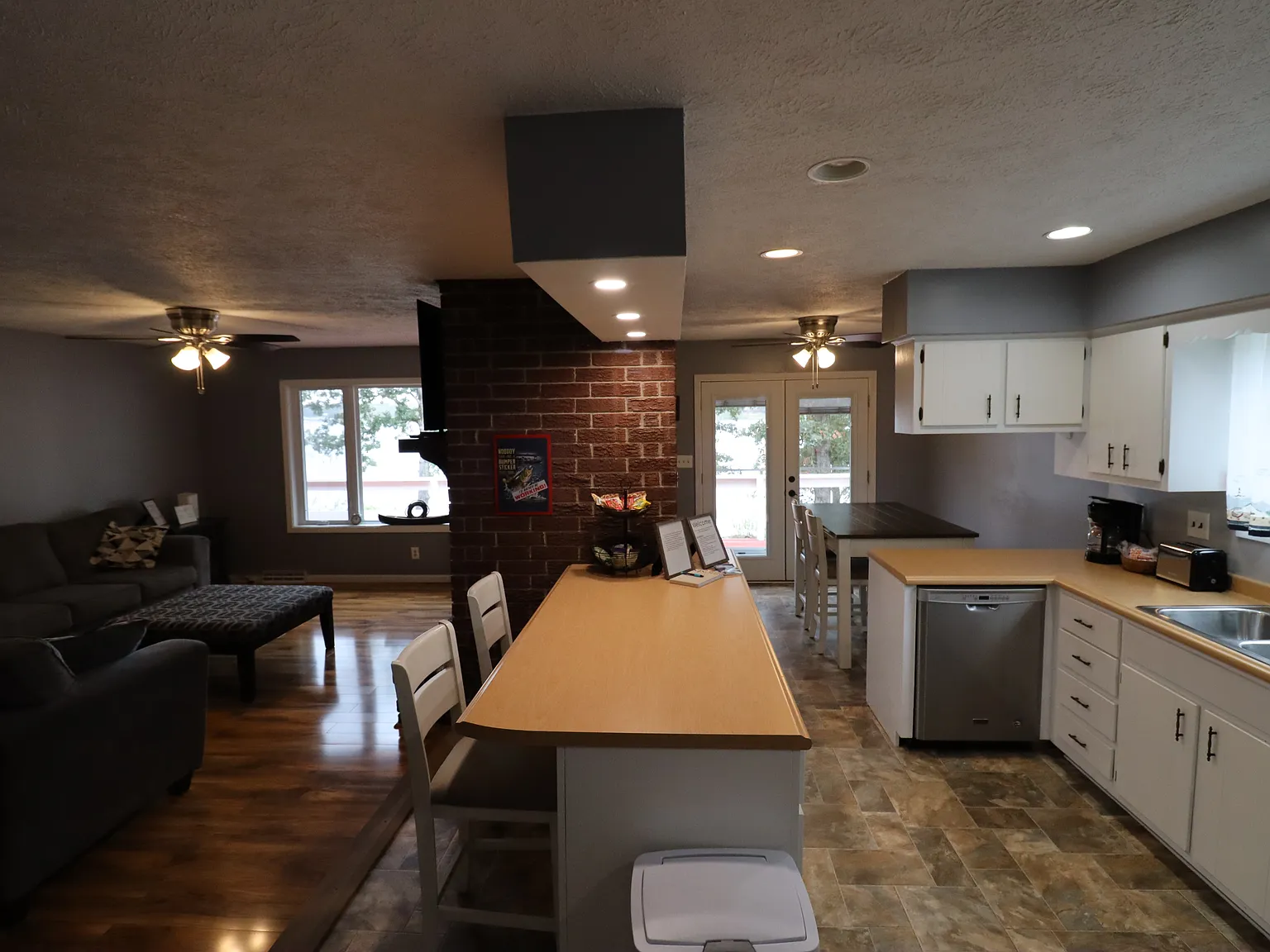 3 bed, 2380 sqft, $2,800 — Photo 4