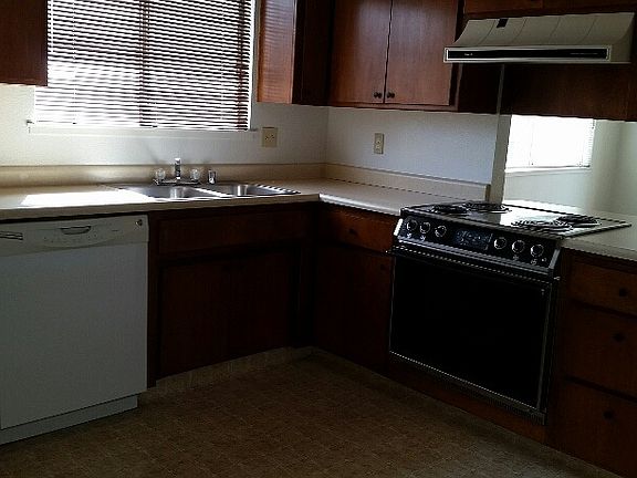 2nd image of 1217 N Palm St