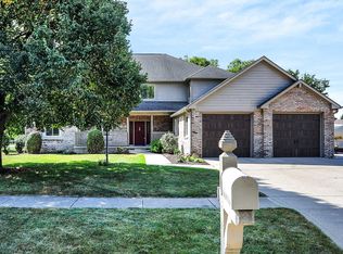 10 Monticello Dr, Greenwood, IN 46142