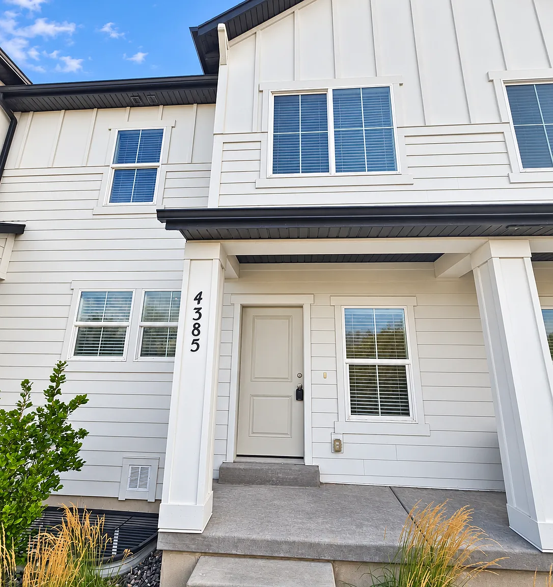 Charming 3-Bed Townhouse Retreat with Spacious 1954 SF Living in Eagle Mountain! — Photo 2