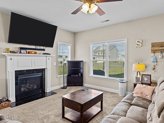 5th image of 202 Weeping Willow Drive