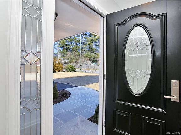 4th image of 40 Lakeview Dr