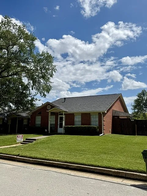 6107 Plantation Dr