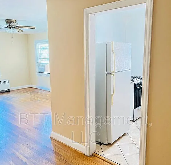 8505 Greenwood Ave #302 — Photo 10