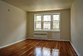 3rd image of 679 Warburton Ave APT 4S