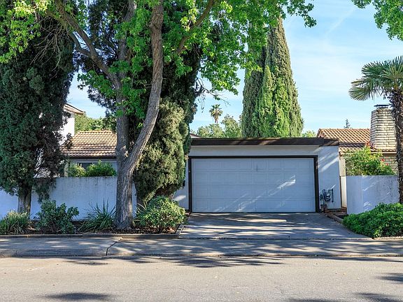 2nd image of 2732 Santiago Dr