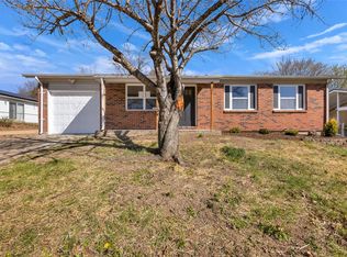 815 Briarbrae Dr, Saint Louis, MO 63138