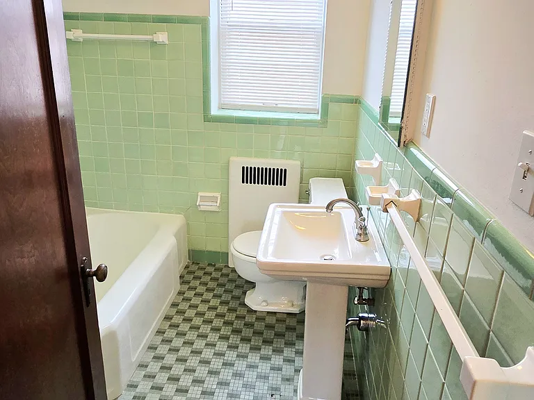 5837 Devonshire Ave — Photo 12