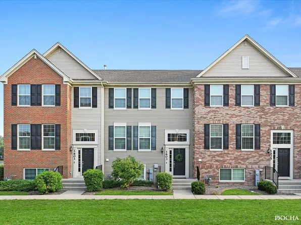 1603 Deer Pointe Dr, South Elgin, IL 60177