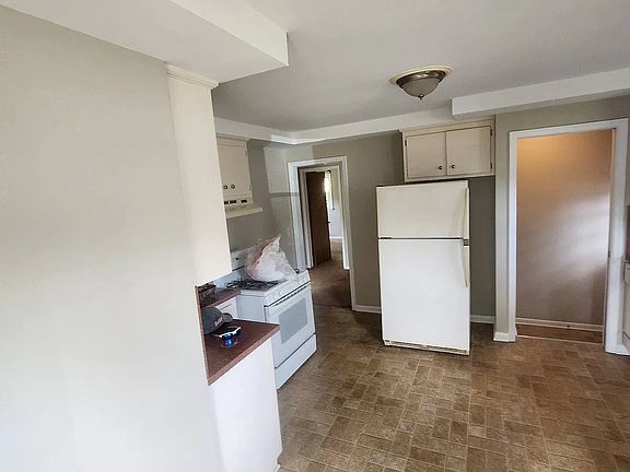 2nd image of 429 E Jarvis Ave