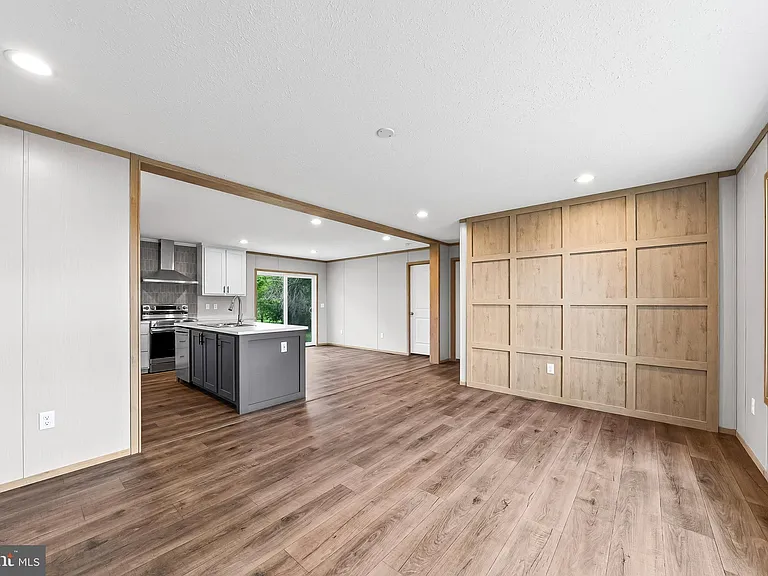 328 Line Rd — Photo 3