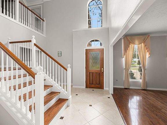 5th image of 7915 Capri Cir