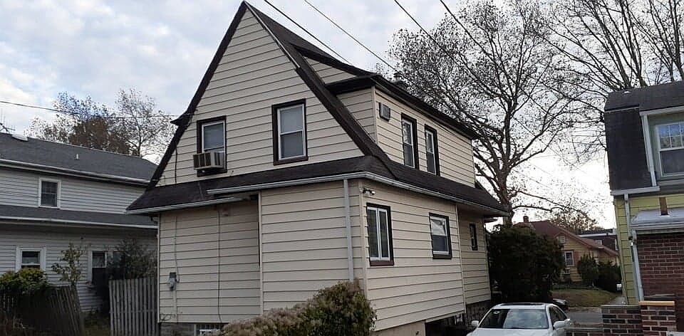 2nd image of 1421 Wellington St