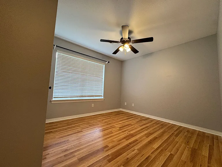 4905 Hawthorne Way — Photo 16