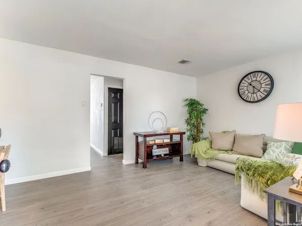 306 Springvale, San Antonio, TX 78227