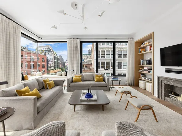 10 Bond St APT 5E, New York, NY 10012