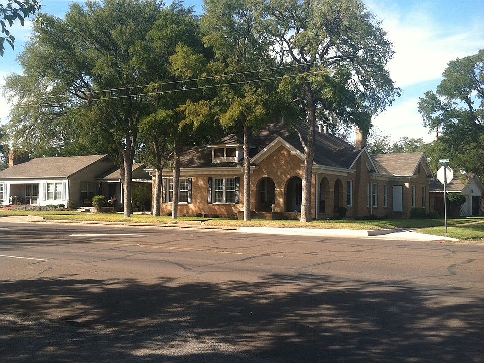 2nd image of 802 W Main St