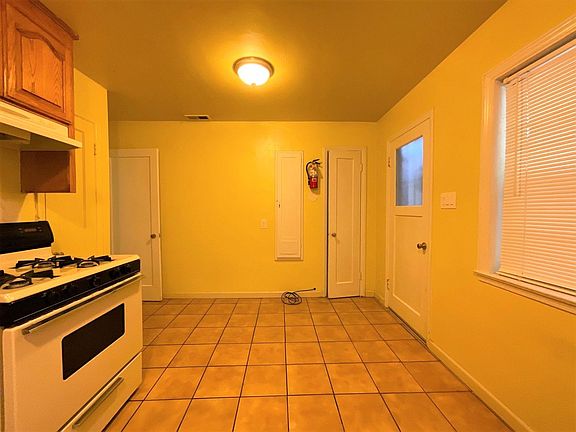 3rd image of 464 E Taylor St