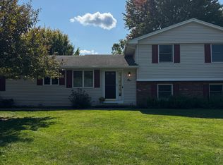 1 Bayberry Cir, Fairport, NY 14450