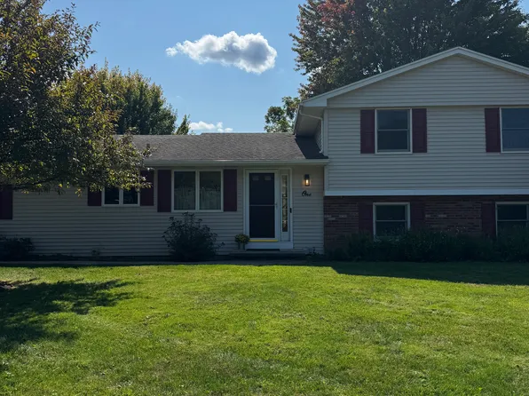 1 Bayberry Cir, Fairport, NY 14450