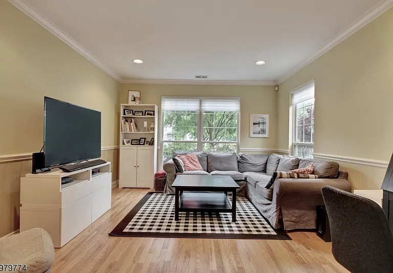 14 Mayflower Dr — Photo 3