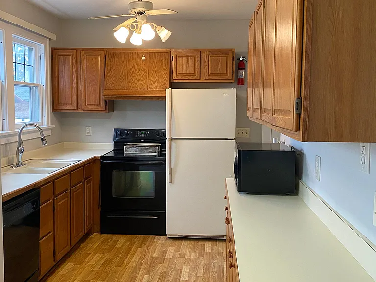 480 Brevoort Rd — Photo 9