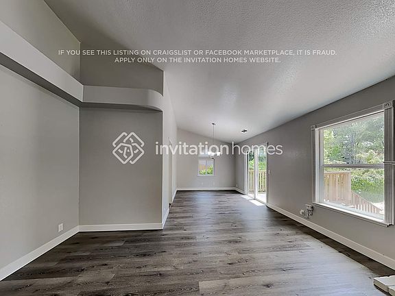 5th image of 2701 Hillcrest Dr