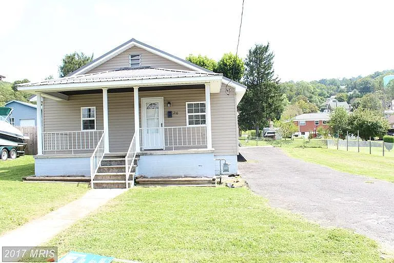 210 Green St — Photo 4
