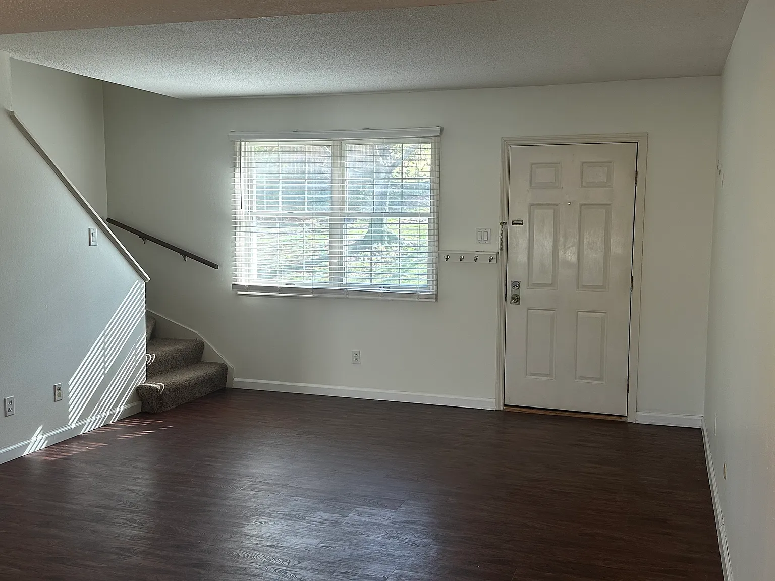 2 bed, 1.5 bath, 1100 sqft, $1,700 — Photo 3