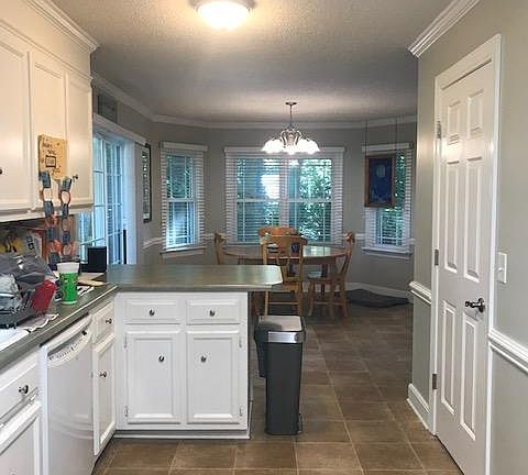 4th image of 2316 Woodridge Dr