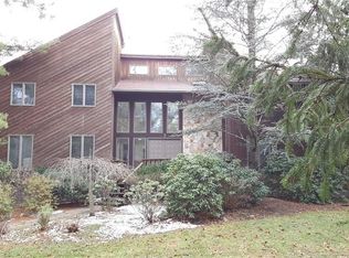 2 Cherry Ln, Airmont, NY 10952